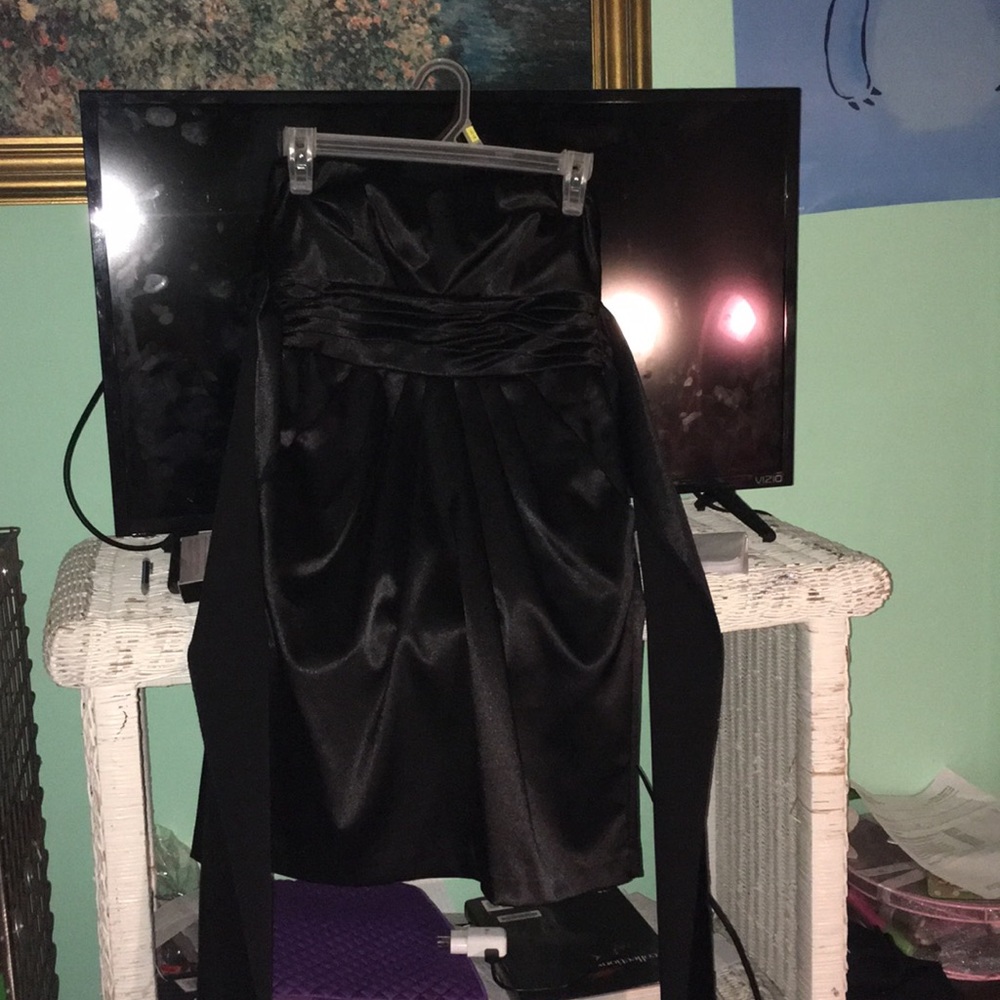 A short black prom dress